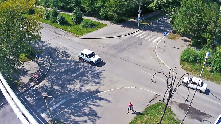 Онлайн веб-камера на перекрёстке Ленинградская/Разина в Бийске (Бийск, Россия)